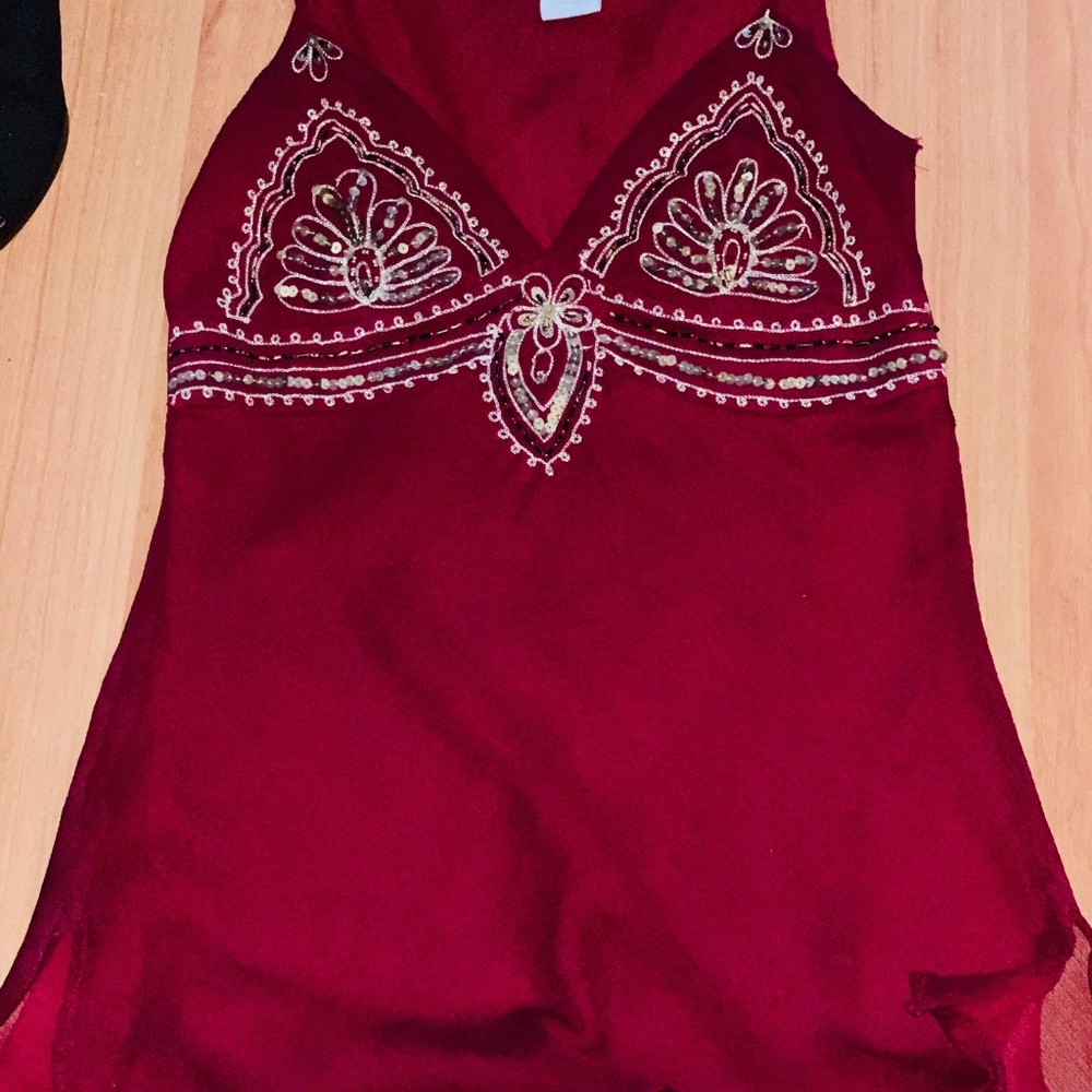 Burgundy cute top size Small.